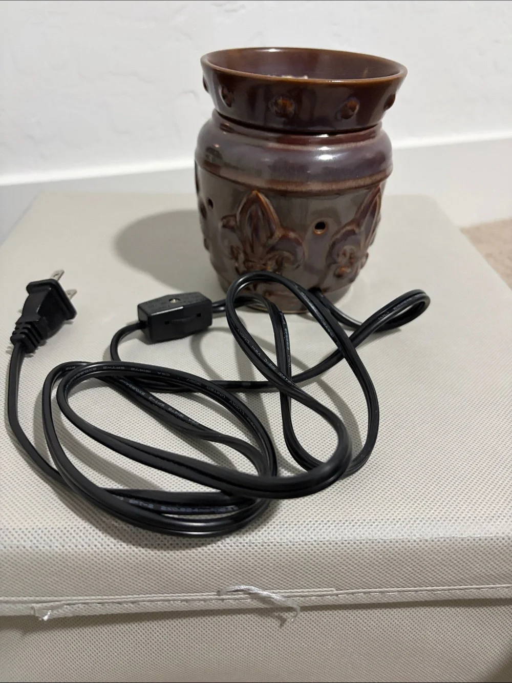 Scentsy Brown Ceramic Electric Wax Warmer with Fleur-de-Lis Motif